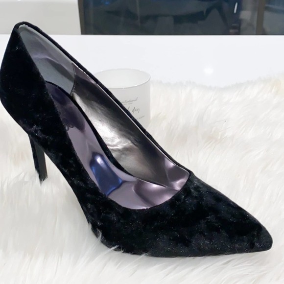 Brand New: Carlos Santana Pointed High Heels - Picture 5 of 5